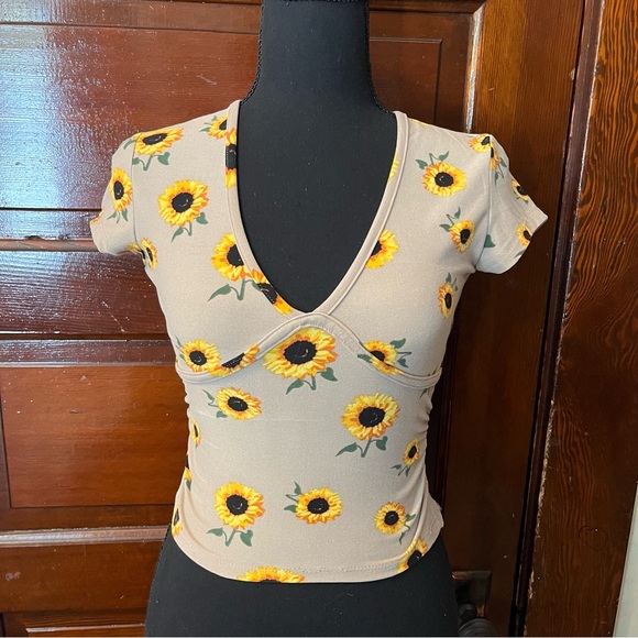Rue21 Tops - Rue21 Sunflower V-neck Ruched Tee